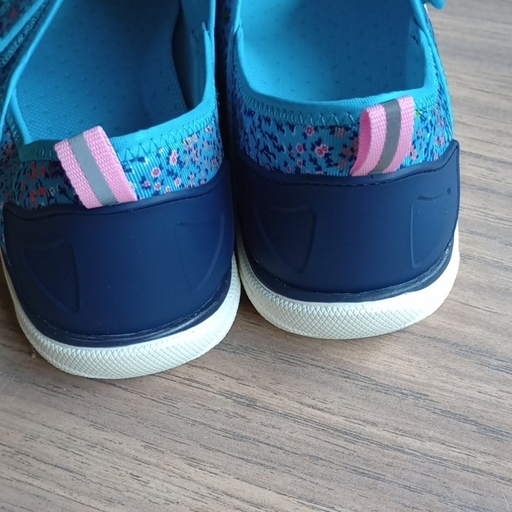 Lands' End‎ Blue Sneakers with Textured Strap - Picture 6 of 10